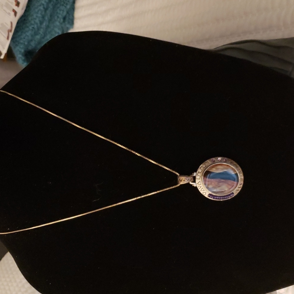 Multi colored pendant - Picture 4 of 4